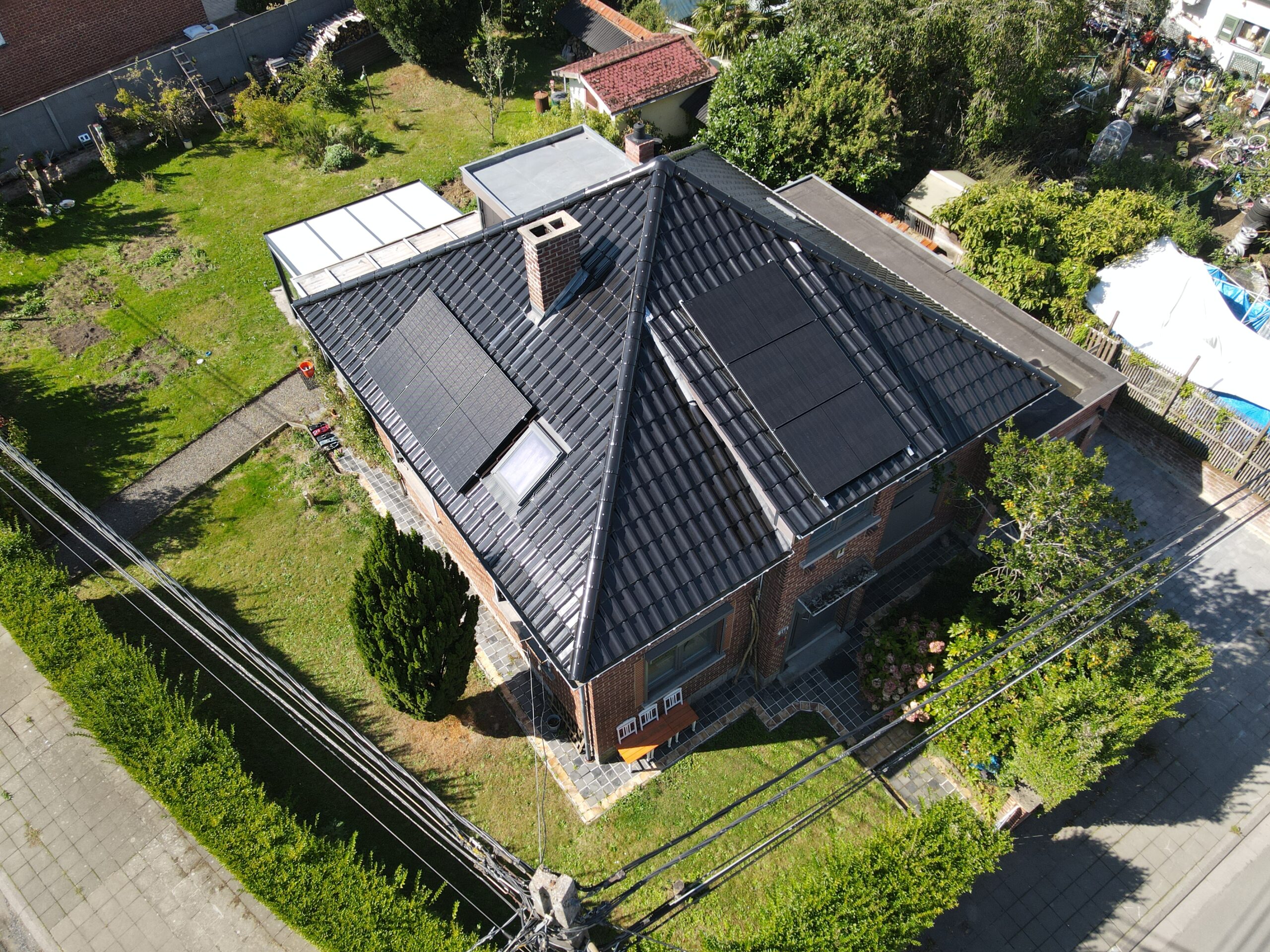Installation photovoltaïque sur toiture à Besonrieux par KGN Construct